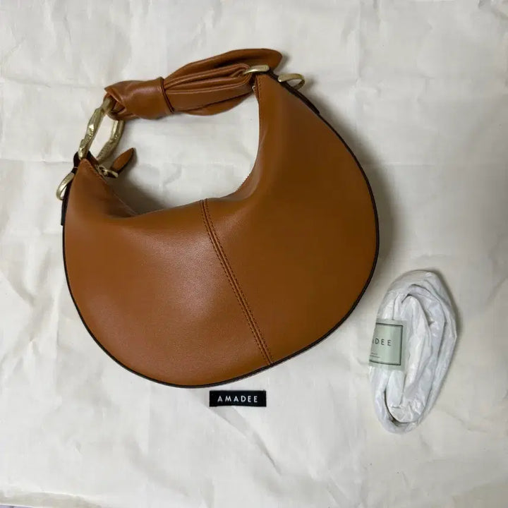 [BUNJANG] Amadee Amelie Small Tan Handbag / 새제품 아마디 Amadee 아멜리에 Amelie 스몰 탄(tan)