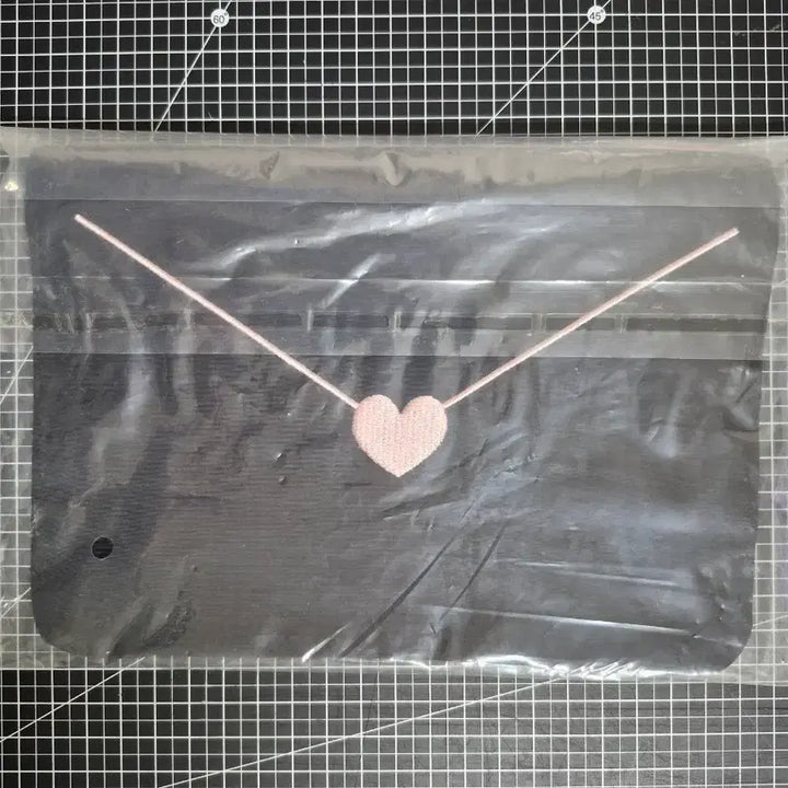 [BUNJANG] PLAVE W4L Letter Pouch / [이번 주까지만 판매] 미개봉 플레이브 웨포럽 W4L 레터 파우치