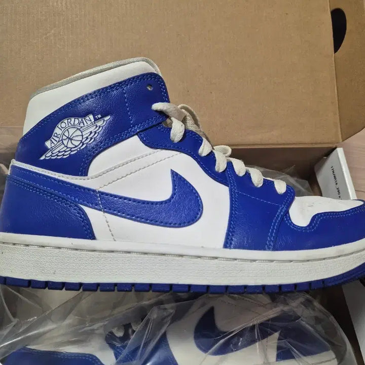 [BUNJANG] Nike Jordan 1 Mid Hyper Royal Sneakers / 나이키 조던1 미드 하이퍼로얄 w250