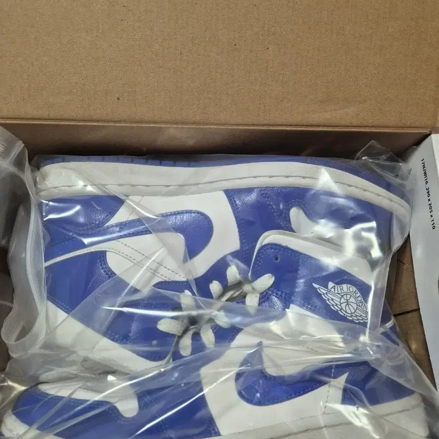 [BUNJANG] Nike Jordan 1 Mid Hyper Royal Sneakers / 나이키 조던1 미드 하이퍼로얄 w250