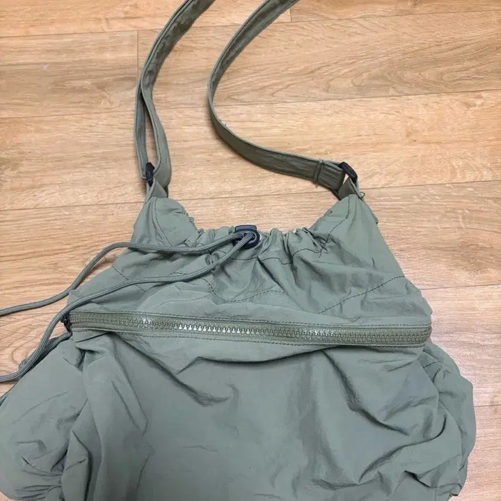 [BUNJANG] Khaki Crossbody Bag / 카키색 크로스백