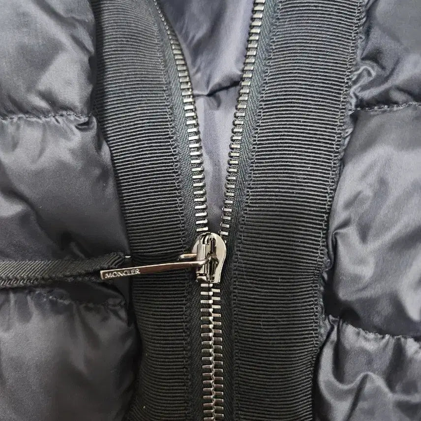 [BUNJANG] Moncler Knit Padded Jacket (Size M) / 몽클레어 니트패딩 M