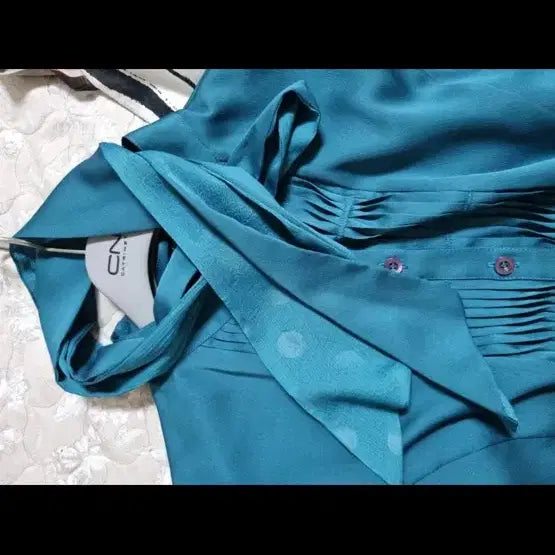 [BUNJANG] CN Emerald Pinstuck Blouse / CN 핀턱 블라우스 에메랄드