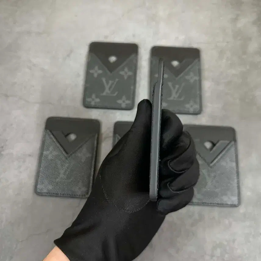 [BUNJANG] LV Leather MagSafe Card Holder / 리폼 맥세이프 정품 LV 가방으로  제작되었습니다