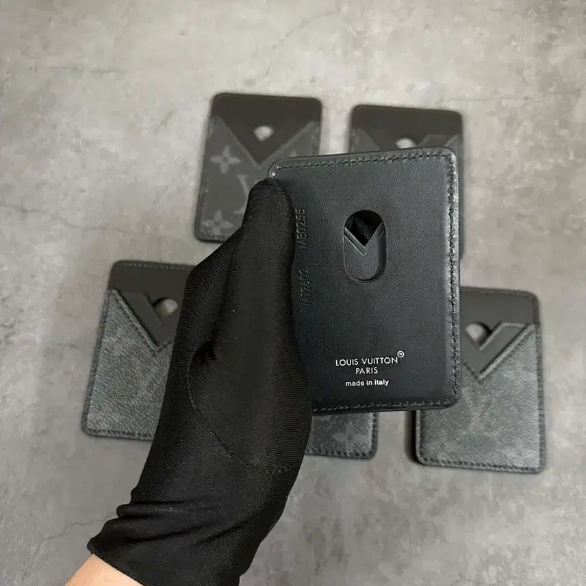 [BUNJANG] LV Leather MagSafe Card Holder / 리폼 맥세이프 정품 LV 가방으로  제작되었습니다