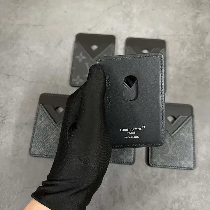 [BUNJANG] LV Leather MagSafe Card Holder / 리폼 맥세이프 정품 LV 가방으로  제작되었습니다