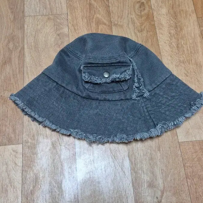 [BUNJANG] Choi Gyeo-ul Collaboration Bucket Hat / 최겨울 콜라보 버킷햇 팝니다