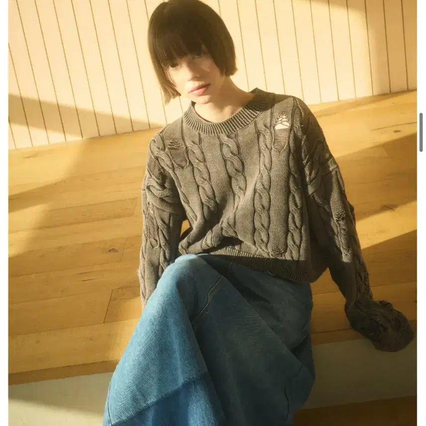 [BUNJANG] Cool Kitten Destroyed Cropped Knit Sweater Black / 쿨키튼 디스트로이드 크롭드 니트 스웨터 블랙