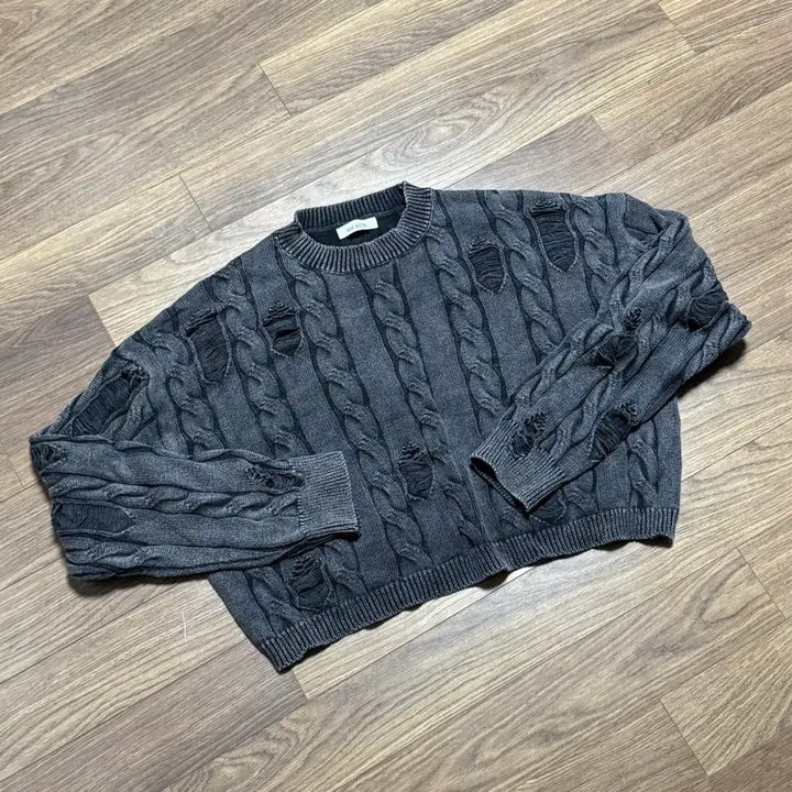 [BUNJANG] Cool Kitten Destroyed Cropped Knit Sweater Black / 쿨키튼 디스트로이드 크롭드 니트 스웨터 블랙