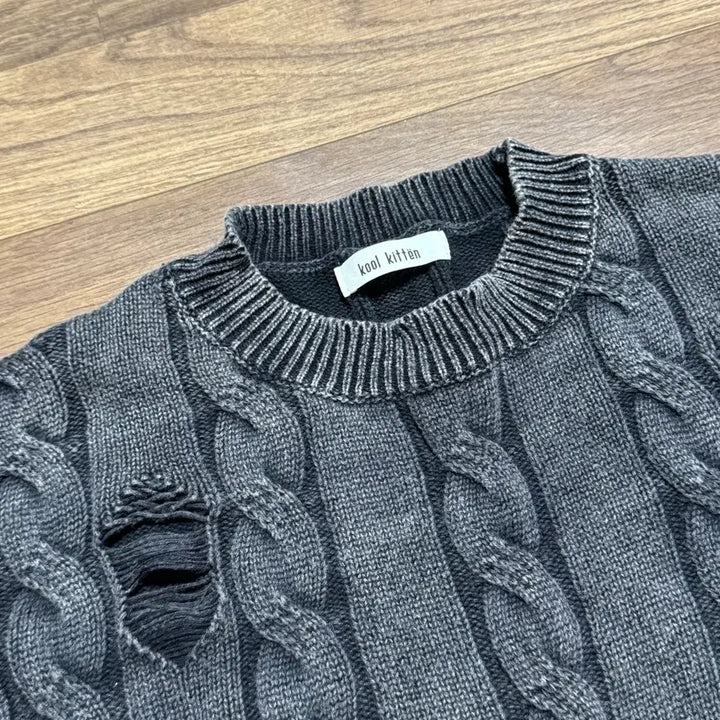 [BUNJANG] Cool Kitten Destroyed Cropped Knit Sweater Black / 쿨키튼 디스트로이드 크롭드 니트 스웨터 블랙