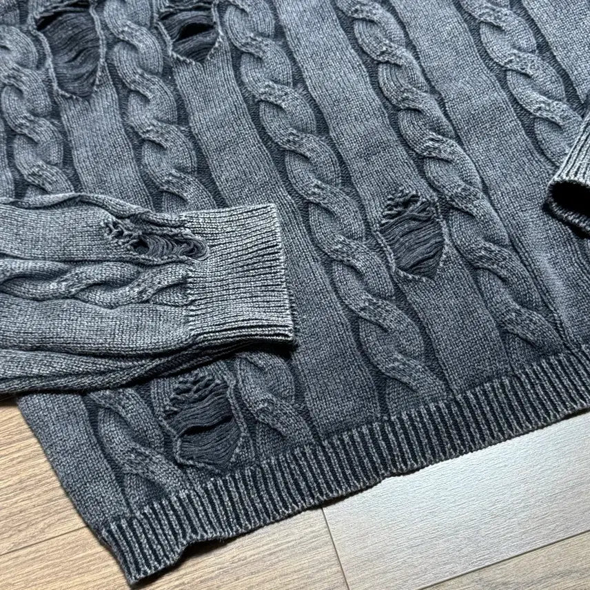 [BUNJANG] Cool Kitten Destroyed Cropped Knit Sweater Black / 쿨키튼 디스트로이드 크롭드 니트 스웨터 블랙