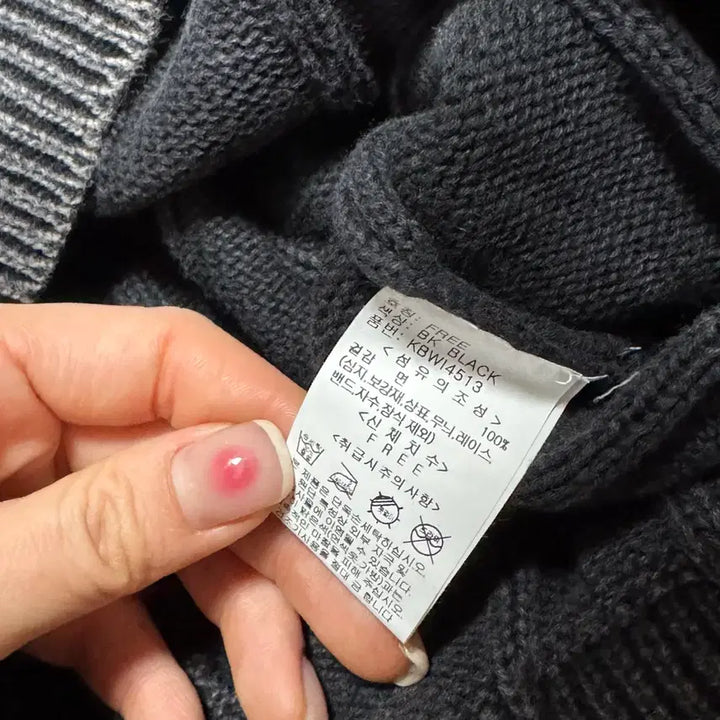 [BUNJANG] Cool Kitten Destroyed Cropped Knit Sweater Black / 쿨키튼 디스트로이드 크롭드 니트 스웨터 블랙