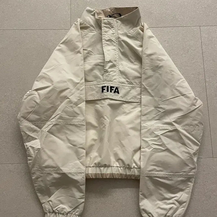 [BUNJANG] FIFA Ivory Half-Zip Windbreaker / FIFA 아이보리 바람막이 하프집업 새거