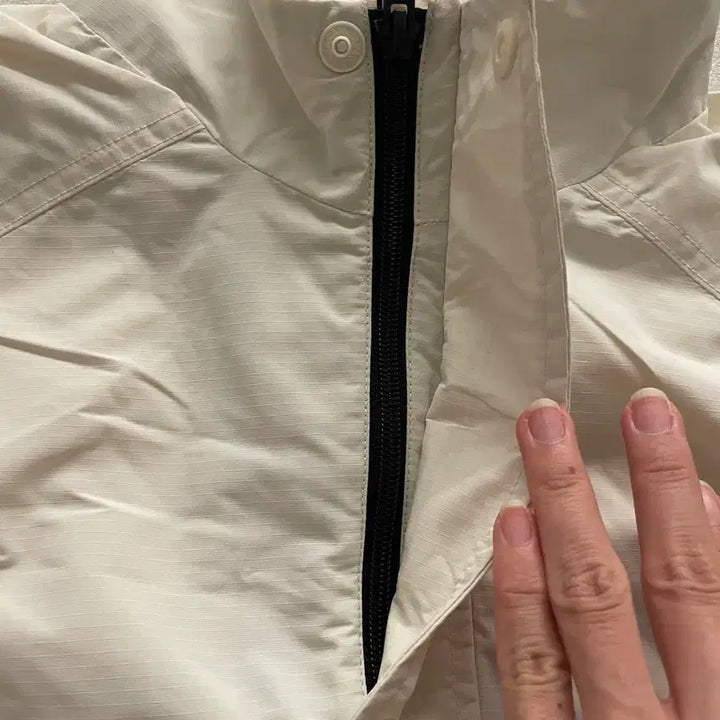 [BUNJANG] FIFA Ivory Half-Zip Windbreaker / FIFA 아이보리 바람막이 하프집업 새거