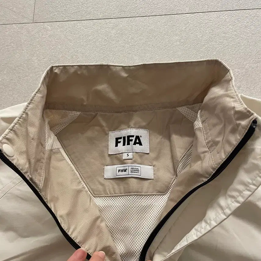 [BUNJANG] FIFA Ivory Half-Zip Windbreaker / FIFA 아이보리 바람막이 하프집업 새거
