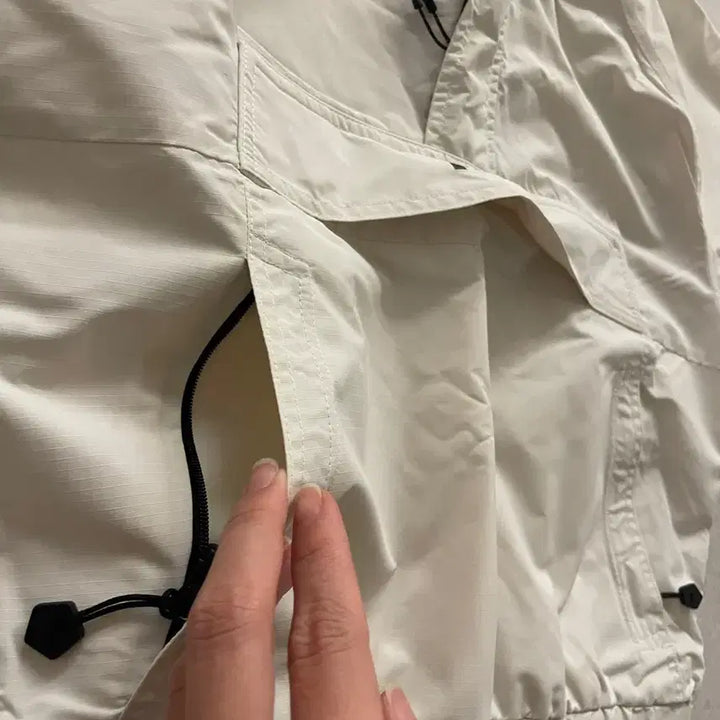 [BUNJANG] FIFA Ivory Half-Zip Windbreaker / FIFA 아이보리 바람막이 하프집업 새거