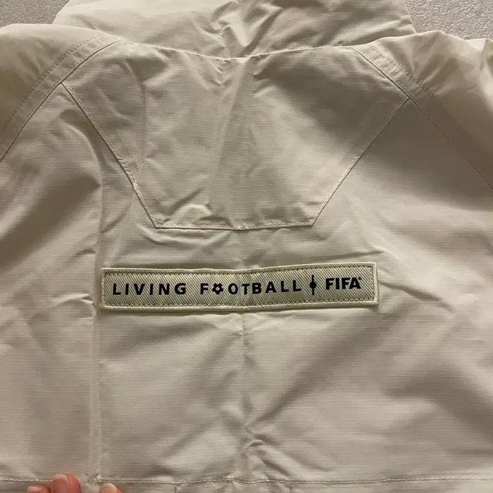 [BUNJANG] FIFA Ivory Half-Zip Windbreaker / FIFA 아이보리 바람막이 하프집업 새거