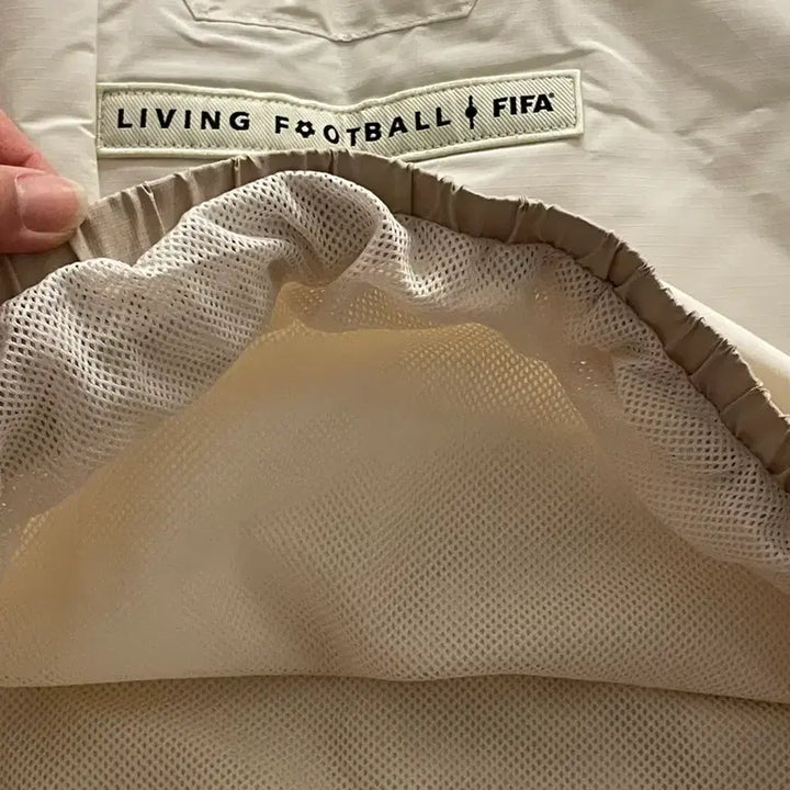 [BUNJANG] FIFA Ivory Half-Zip Windbreaker / FIFA 아이보리 바람막이 하프집업 새거