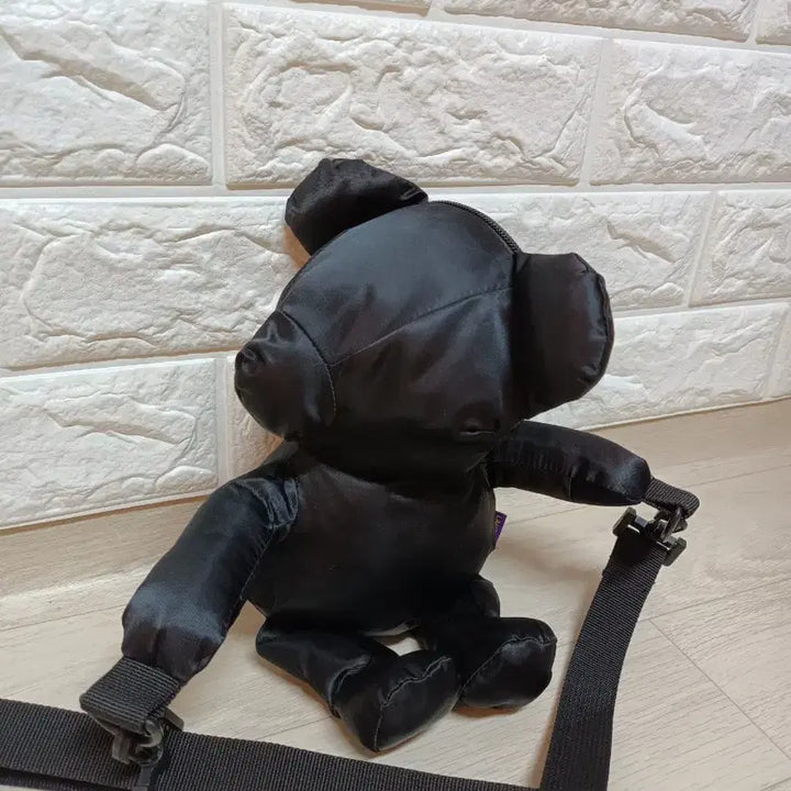 [BUNJANG] Laffer Hug Bear Shoulder Bag / 새상품 라퍼 HUG BEAR SHOULDER BAG 곰돌이 크로스백 가방