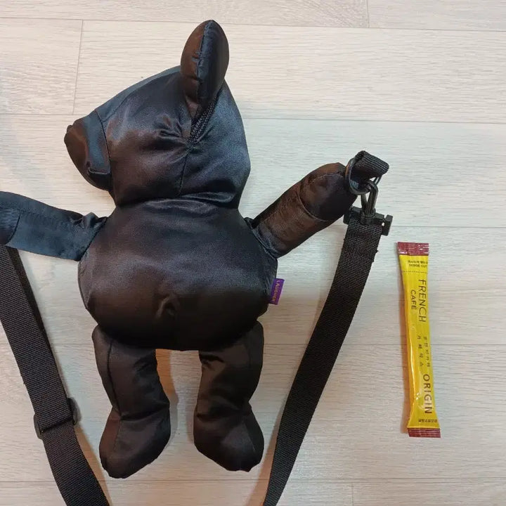 [BUNJANG] Laffer Hug Bear Shoulder Bag / 새상품 라퍼 HUG BEAR SHOULDER BAG 곰돌이 크로스백 가방