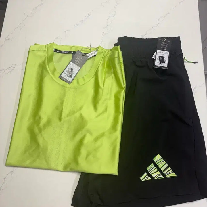 [BUNJANG] Adidas HIIT Training Set (Lime/Black) / 아디다스 트레이닝 반팔반바지 세트 라임/블랙(새상품)