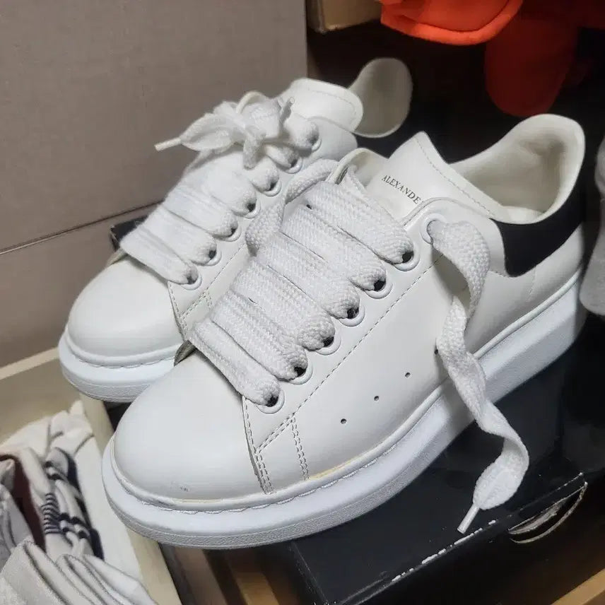 [BUNJANG] Alexander McQueen Oversized Sneakers White Black / 알렉산더맥퀸 오버솔 스니커즈 화이트 블랙