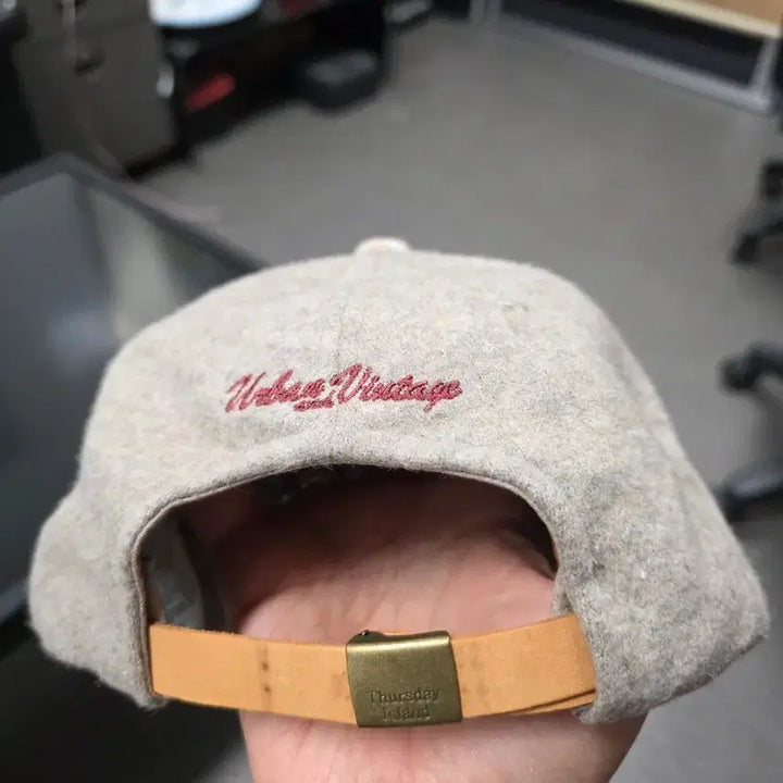 [BUNJANG] Thursday Island Strap Bag Hat / 써스데이 아일랜드 스트랩백 모자