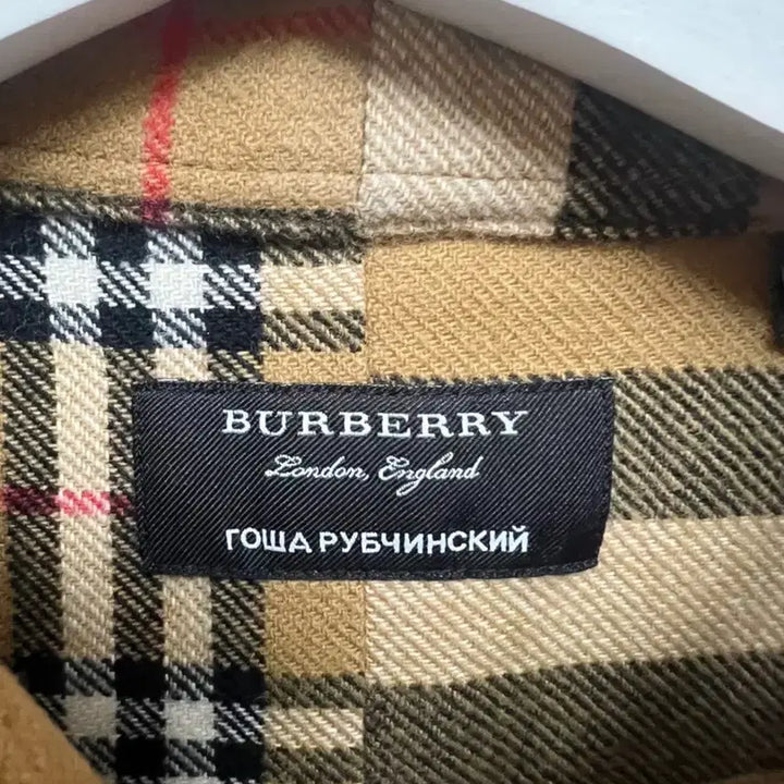 [SOLD OUT] 버버리 고샤루브친스키 플란넬 허니 M
