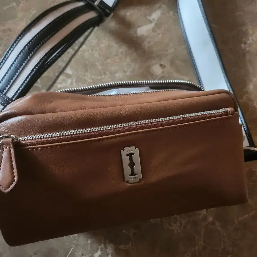 [BUNJANG] Vunque Crossbody Bag / 분크 크로스백