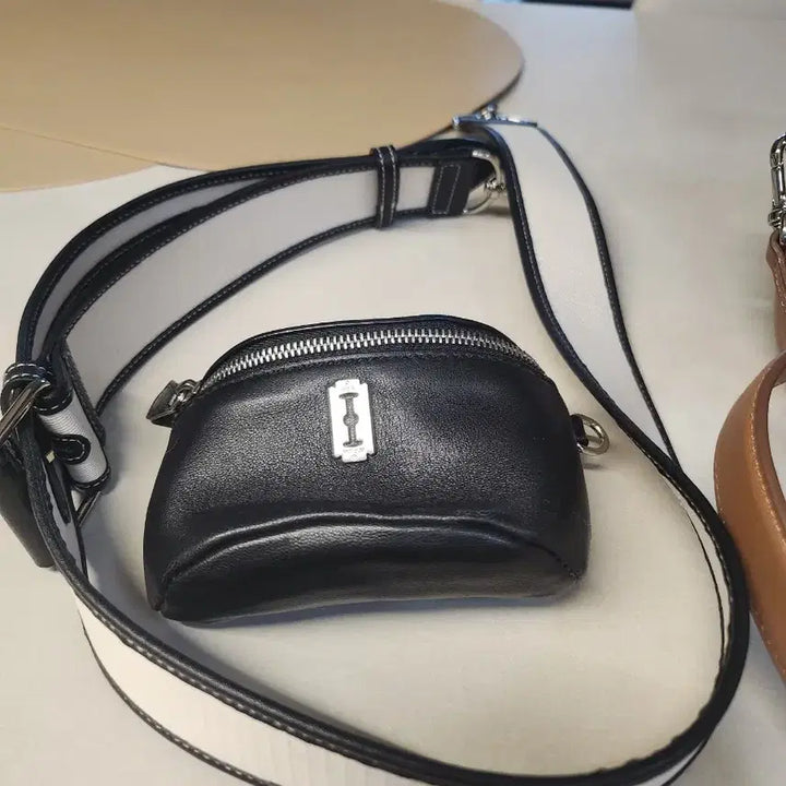 [BUNJANG] Vunque Crossbody Bag / 분크 크로스백