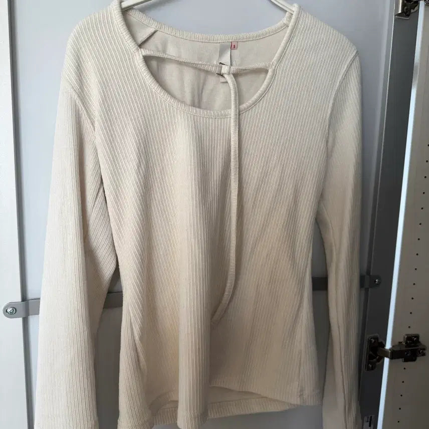 [BUNJANG] Kijun Belted U-Neck Knit Top / Kijun 기준 벨티드 유넥 니트 탑 s