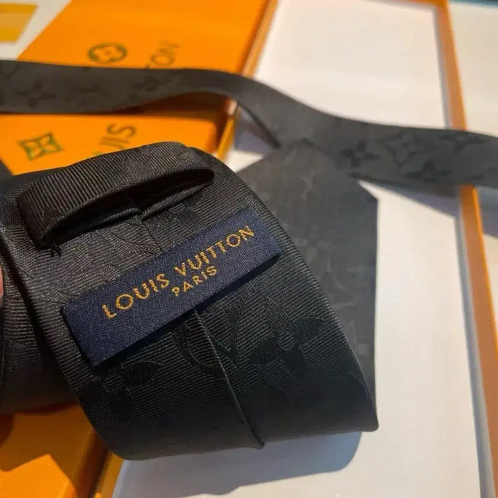 [BUNJANG] Louis Vuitton Tie - New / 루이비통 넥타이