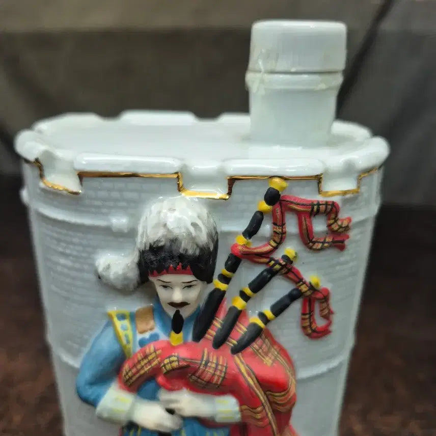 [BUNJANG] Something Special Whiskey Ceramic Bottle / 1993년 썸싱 스페셜 위스키 도자기 보틀 스코틀랜드 공병