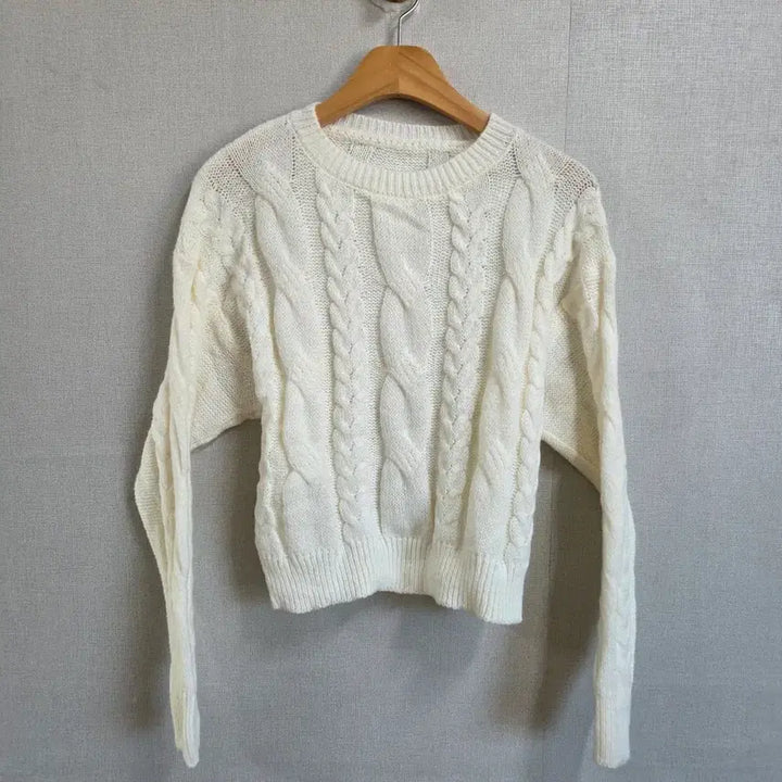 [BUNJANG] Ivory Cable Knit Sweater - Women's / 여성 아이보리 꽈배기 니트 스웨터 F