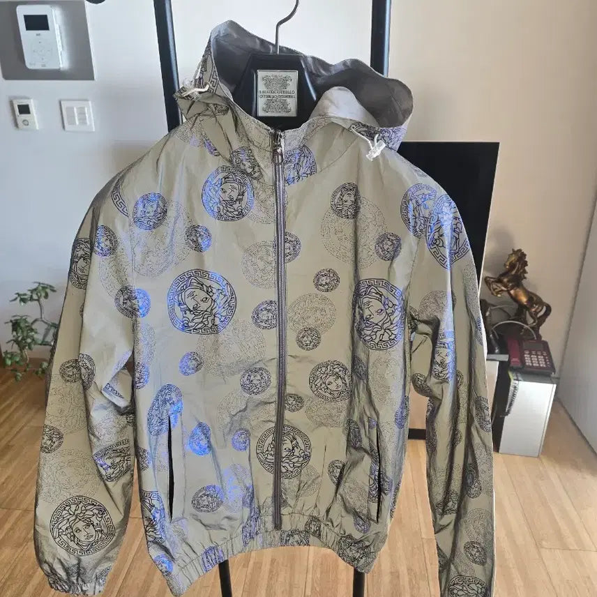 [BUNJANG] Versace Medusa Pattern Windbreaker Jacket / 베르사체 메두사 패턴 바람막이