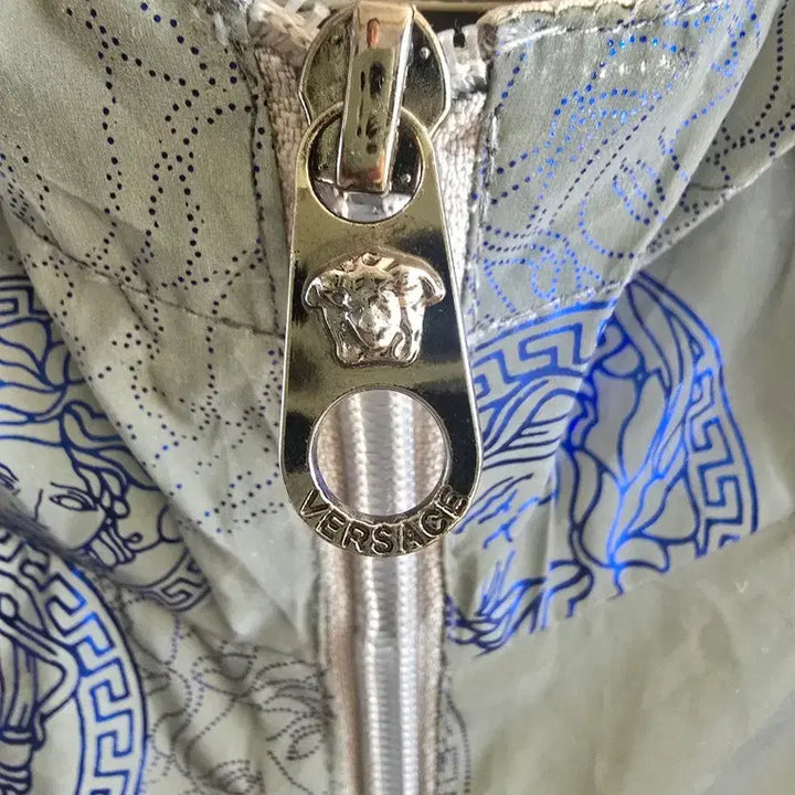 [BUNJANG] Versace Medusa Pattern Windbreaker Jacket / 베르사체 메두사 패턴 바람막이