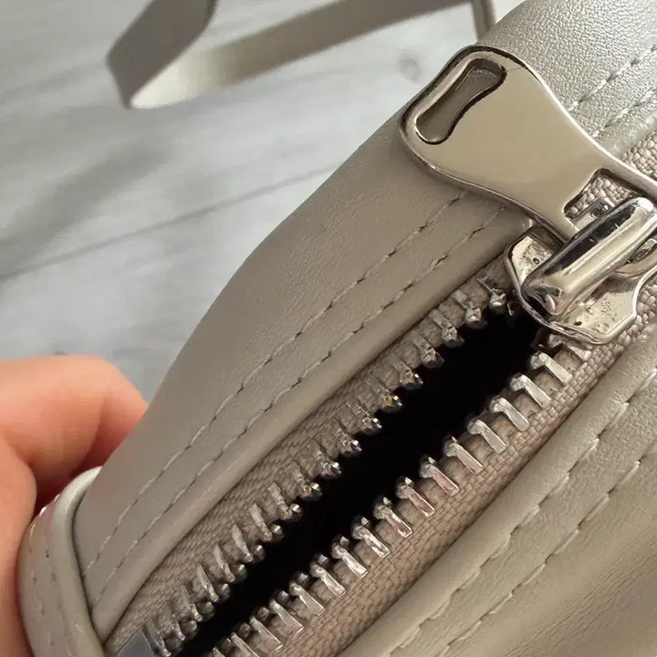 [BUNJANG] FTIB Silver Tote Bag / fitb 실버 토트백