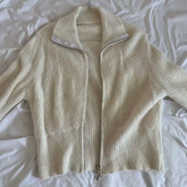 [BUNJANG] Young & Rich Angora Two-Way Zip-up / 영앤리치 뉴헤어 앙고라 투웨이집업