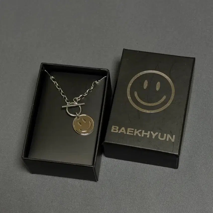 [BUNJANG] Baekhyun Signature Pendant Necklace / 백현 시그니처 펜던트 목걸이