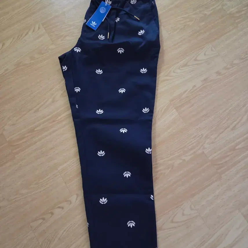 [BUNJANG] Adidas Originals Chino Pants / 아이다스 오리지널 올오버 프린트 치노팬츠