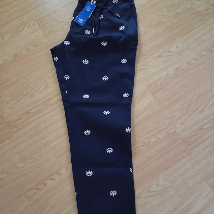 [BUNJANG] Adidas Originals Chino Pants / 아이다스 오리지널 올오버 프린트 치노팬츠