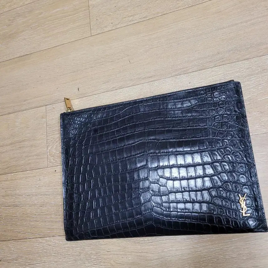 [BUNJANG] Saint Laurent Black Croc Embossed Clutch Bag / 생로랑 블랙 크로커 클러치백