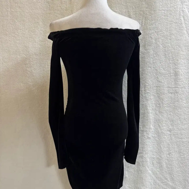 [BUNJANG] Velvet Shirred Off-Shoulder Mini Dress / 벨벳 셔링 오프숄더 미니 원피스