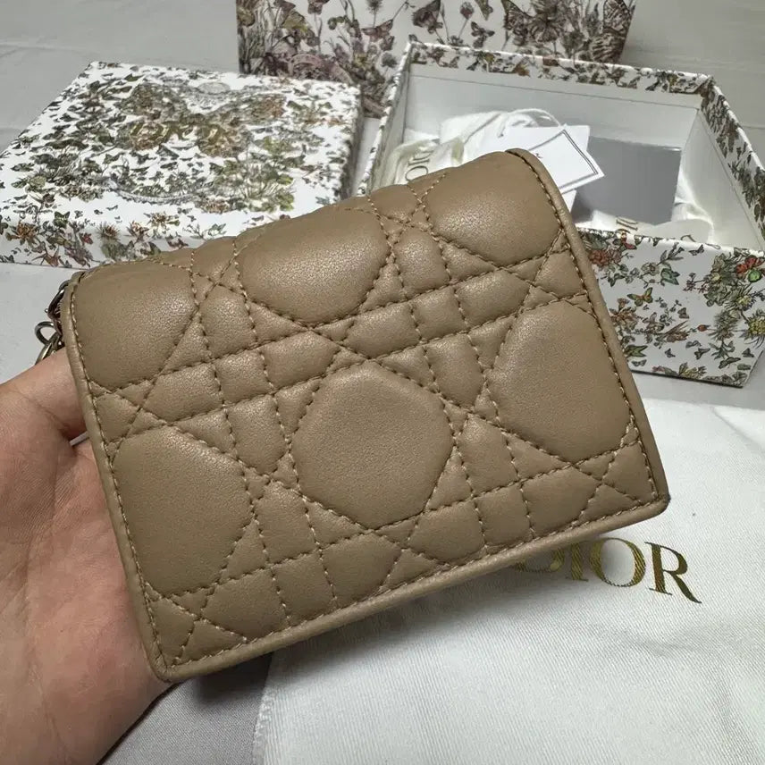 [BUNJANG] Dior Lady Dior Cannage Matte Wallet / [정품] 디올 레이디 까나쥬 무광 지갑