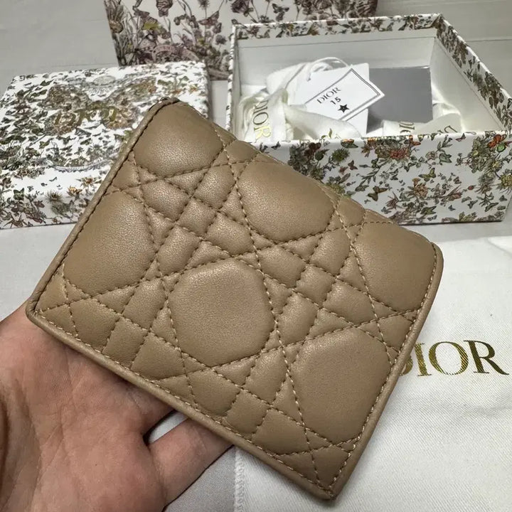 [BUNJANG] Dior Lady Dior Cannage Matte Wallet / [정품] 디올 레이디 까나쥬 무광 지갑