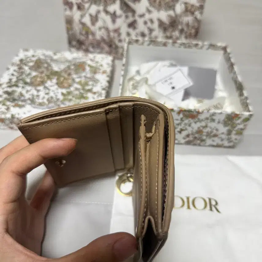 [BUNJANG] Dior Lady Dior Cannage Matte Wallet / [정품] 디올 레이디 까나쥬 무광 지갑