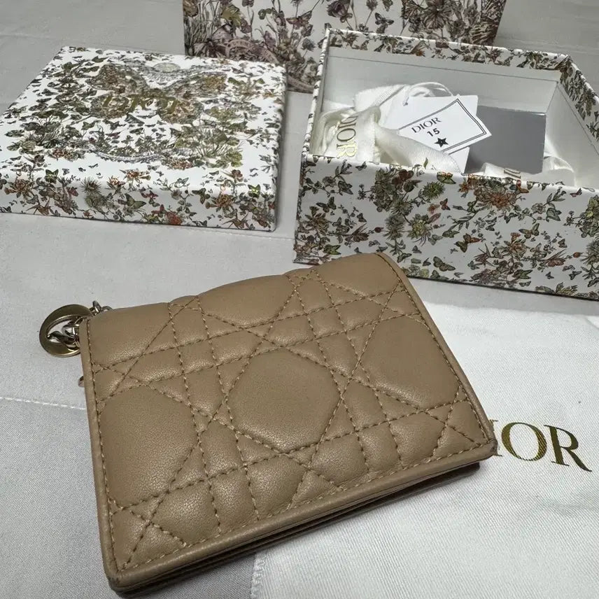 [BUNJANG] Dior Lady Dior Cannage Matte Wallet / [정품] 디올 레이디 까나쥬 무광 지갑