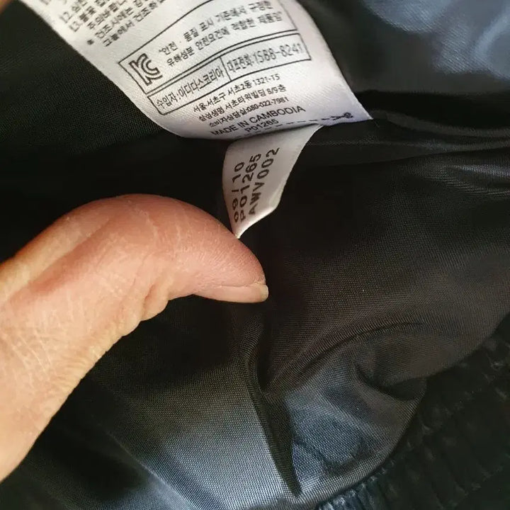 [BUNJANG] Adidas Black and Blue Padded Jacket (Size 95) / 아디다스 블랙/블루 패딩 점퍼 95 사이즈