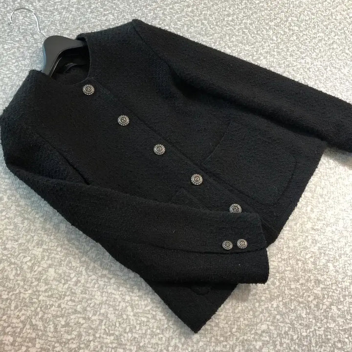 [BUNJANG] The Izzat Round Black Tweed Jacket / 더아이잗 라운드 블랙 트위드 자켓 노카라 검정 올드머니룩 결혼식 하객룩