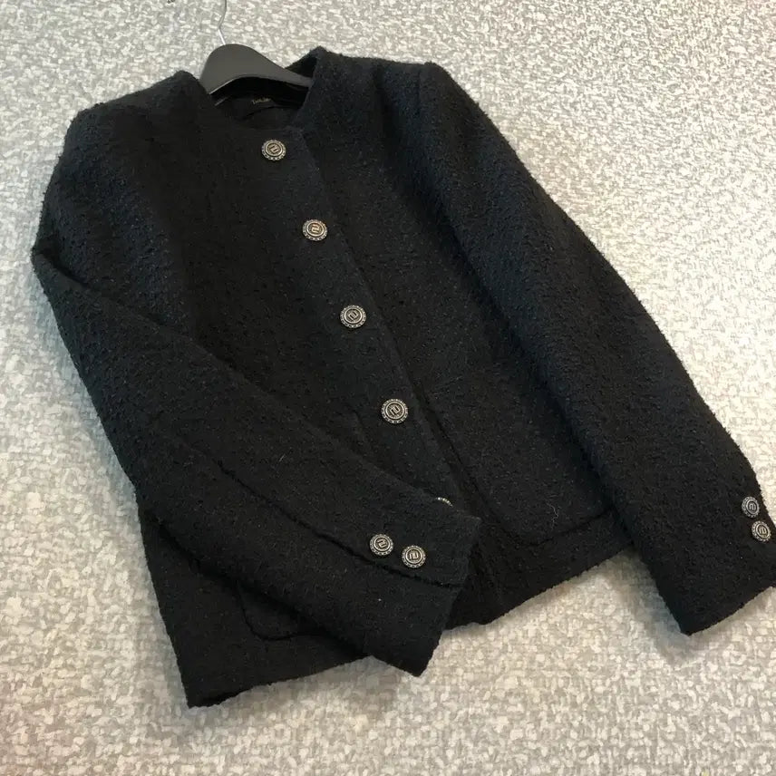 [BUNJANG] The Izzat Round Black Tweed Jacket / 더아이잗 라운드 블랙 트위드 자켓 노카라 검정 올드머니룩 결혼식 하객룩